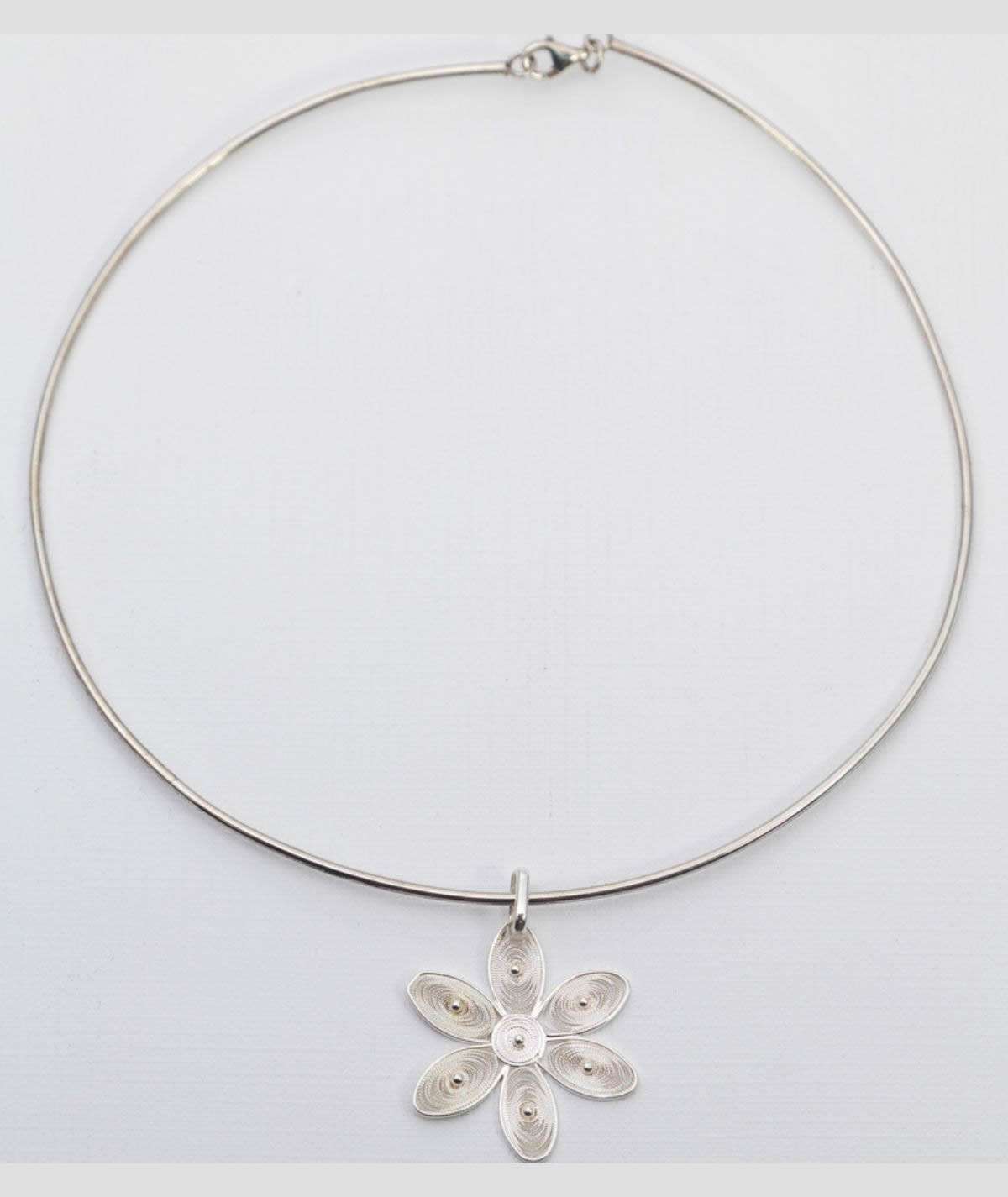 Silver Necklace with Flower Pendant made by ARTEMANOS