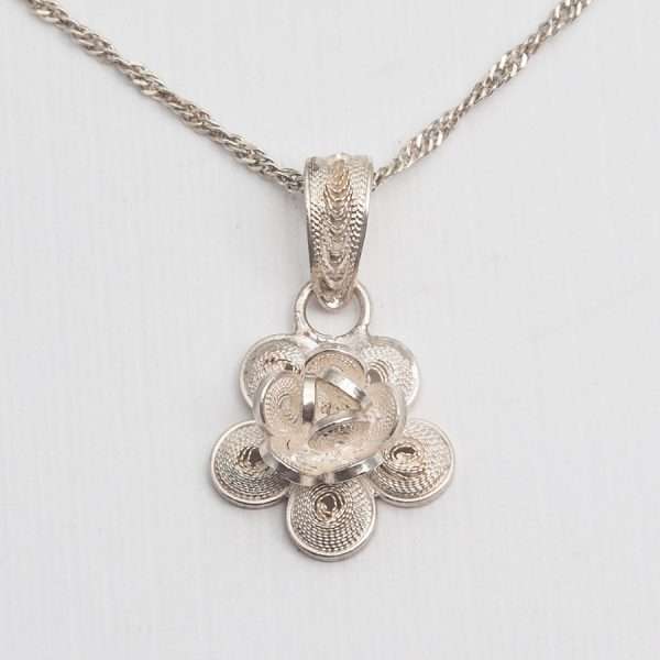 Necklace with Flower Pendant made by ARTEMANOS