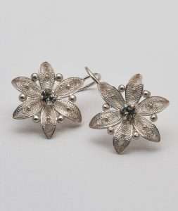 Flower Filigree Earrings made by ARTEMANOS