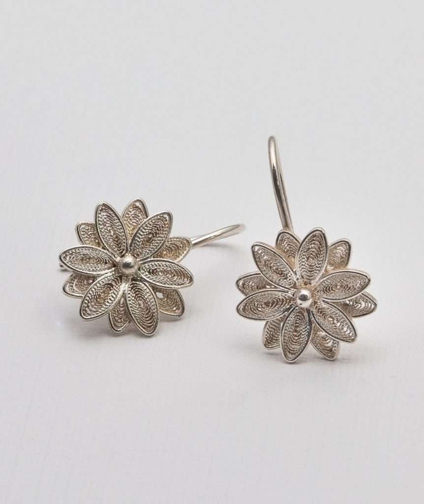 Daisies Filigree Earrings made by ARTEMANOS