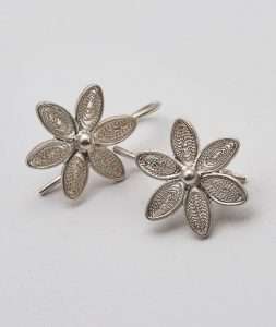 Little Jazmín Flowers Filigree Earrings made by ARTEMANOS