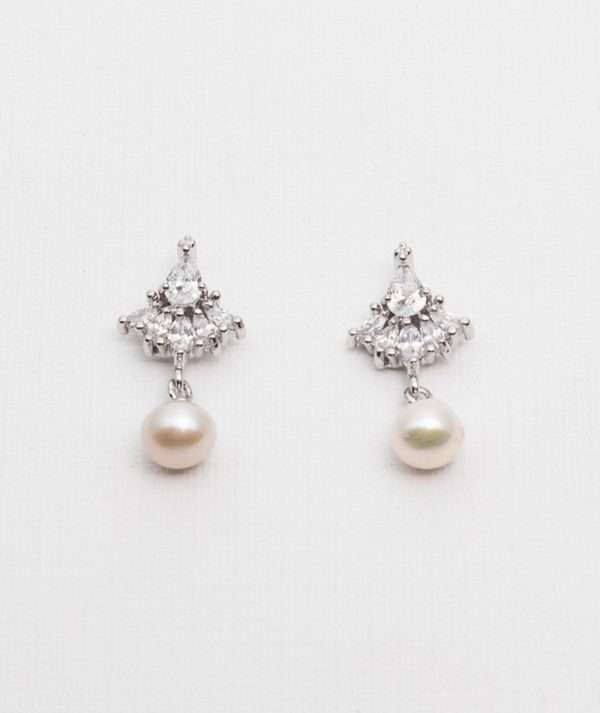 Bijou Pearl Earrings made by ARTEMANOS