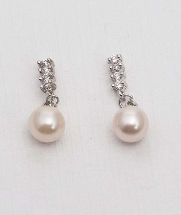 Pearl Earrings Bijou made by ARTEMANOS