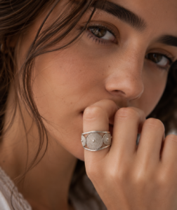 filigree band ring