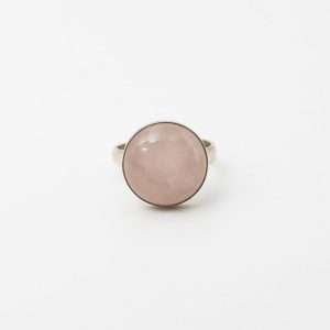 Round Silver Ring with Quartz Stone made by ARTEMANOS