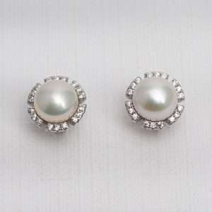 Pearls Earrings made by ARTEMANOS